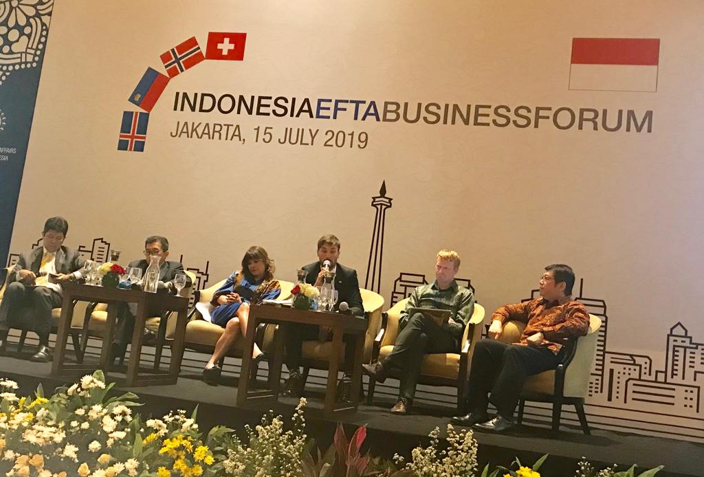 Die Panelisten am EFTA-Indonesien Business Forum diskutieren die Chancen des Freihandelsabkommens.