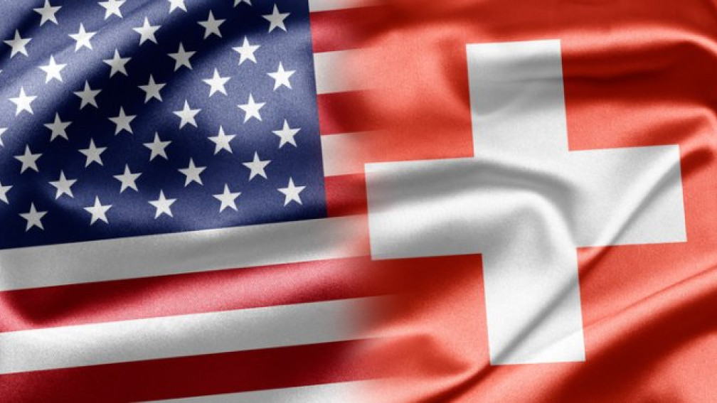 Drapeaux américain et suisse