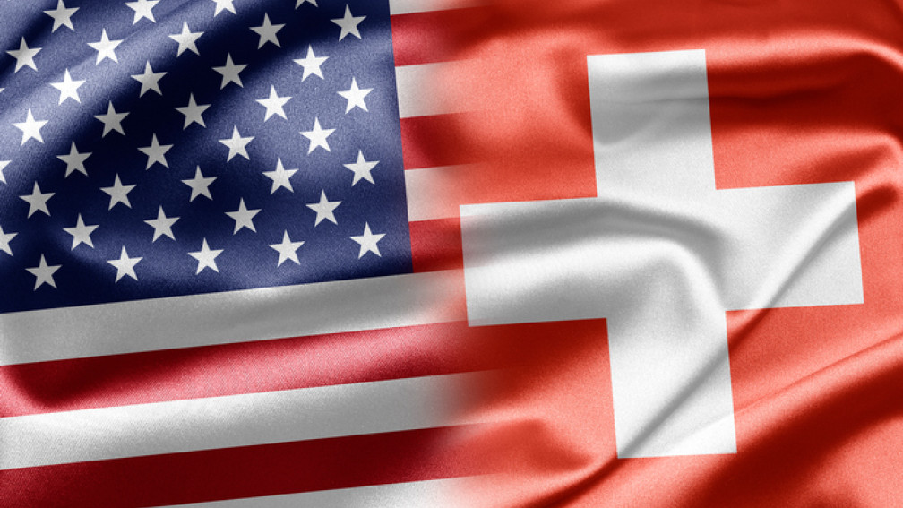 Drapeaux des États-Unis et de la Suisse