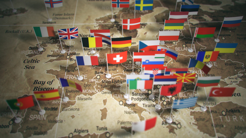 Landkarte Europas mit Fahnen