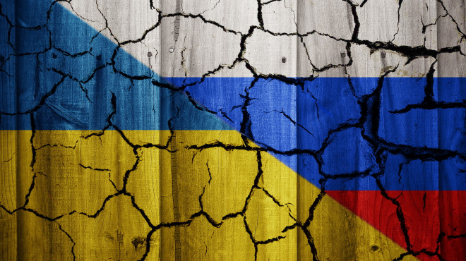 Zebrochene Ukraine Russland Flaggen