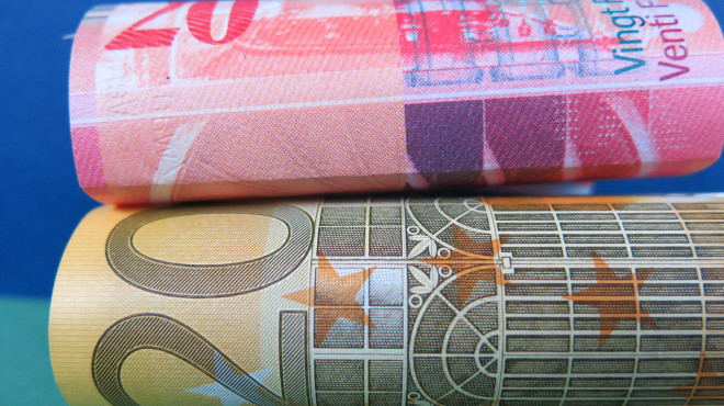 Billet de 20 francs et billet de 20 euros