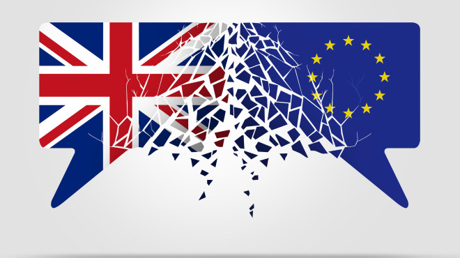 Sprechblasen von Grossbritannien und der EU, die beim Aufeinandertreffen zerbröckeln 