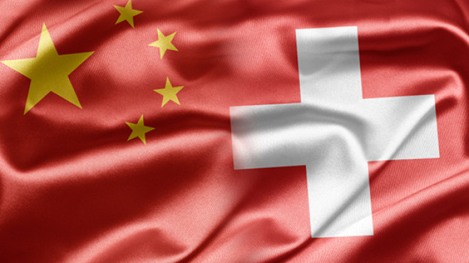 Chinesische und Schweizer Fahne