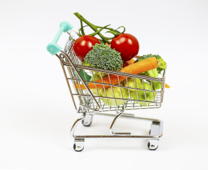 Einkaufswagen mit Gemüse