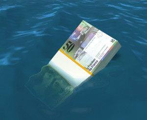 Geld schwimmt in Wasser