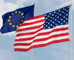 US-Fahne und EU-Fahne